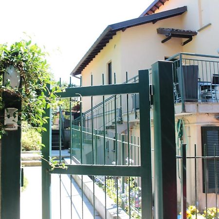 Апартаменты Casa Di Princi Брунате Экстерьер фото